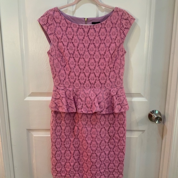 ADRIANNA PAPELL LILAC LACE WEDDING OCCASION PENCIL PEPLUM DRESS SIZE 10 - Picture 8 of 8